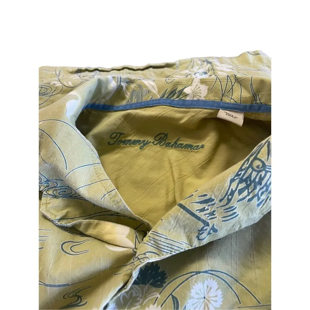 Tommy Bahama Men's Green Paradise Island Buttons Up Floral Shirt Size Medium